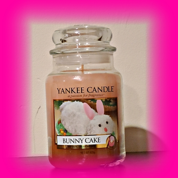 Bunny Cake 22oz Yankee Candle